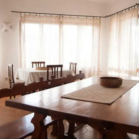 Pittulongu Chalet Sleeps 8 * Olbia
